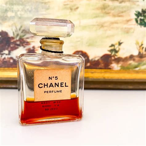 combien de chanel no 5 ont ete vendues|who owns Chanel perfume.